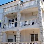 With Parking Space Okrug Gornji, Ciovo - 17032 דירה