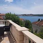 דירה With Parking Space Okrug Gornji, Ciovo - 17032 טרוגיר