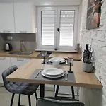 With Parking Space Okrug Gornji, Ciovo - 17032 טרוגיר